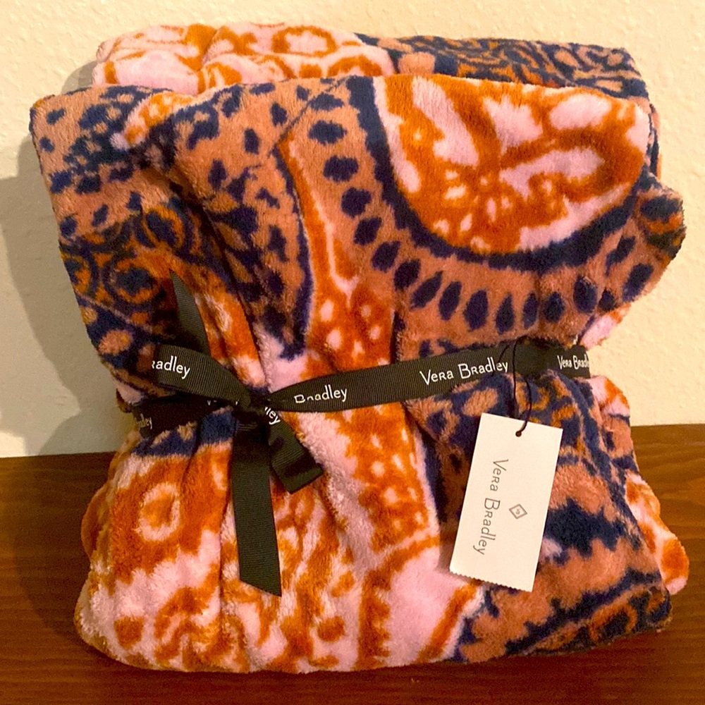 Vera Bradley 80x50 Throw Blanket Fern Paisley. Brand New w/tags.